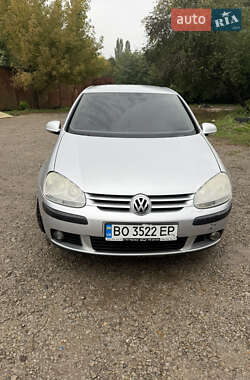 Хэтчбек Volkswagen Golf 2004 в Борщеве