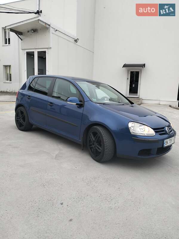 Хэтчбек Volkswagen Golf 2005 в Ровно
