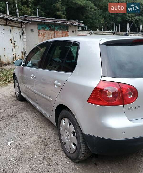 Хетчбек Volkswagen Golf 2007 в Чернігові