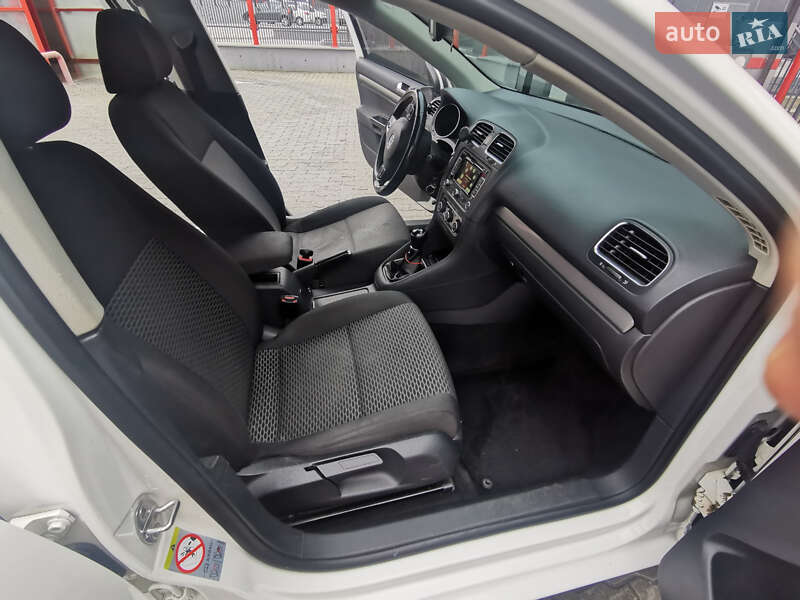 Універсал Volkswagen Golf 2012 в Львові