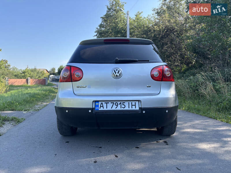 Хэтчбек Volkswagen Golf 2004 в Надворной
