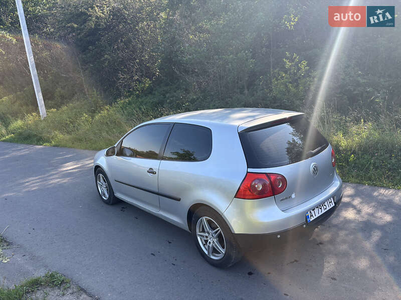 Хэтчбек Volkswagen Golf 2004 в Надворной