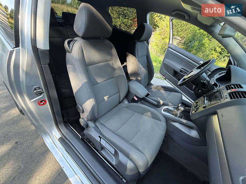 Хэтчбек Volkswagen Golf 2004 в Надворной