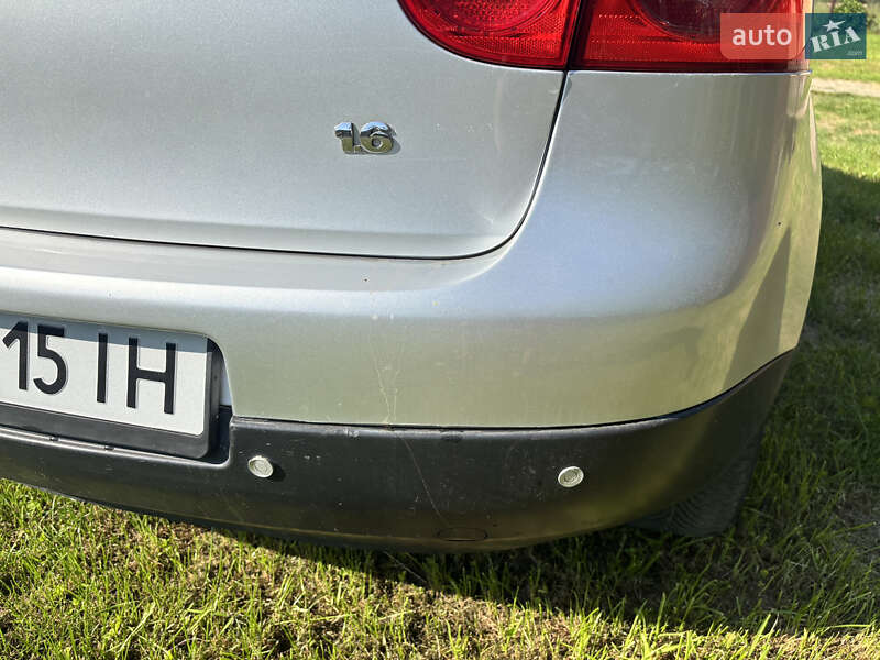 Хэтчбек Volkswagen Golf 2004 в Надворной