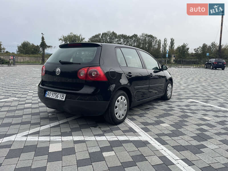 Хетчбек Volkswagen Golf 2004 в Великих Лучках