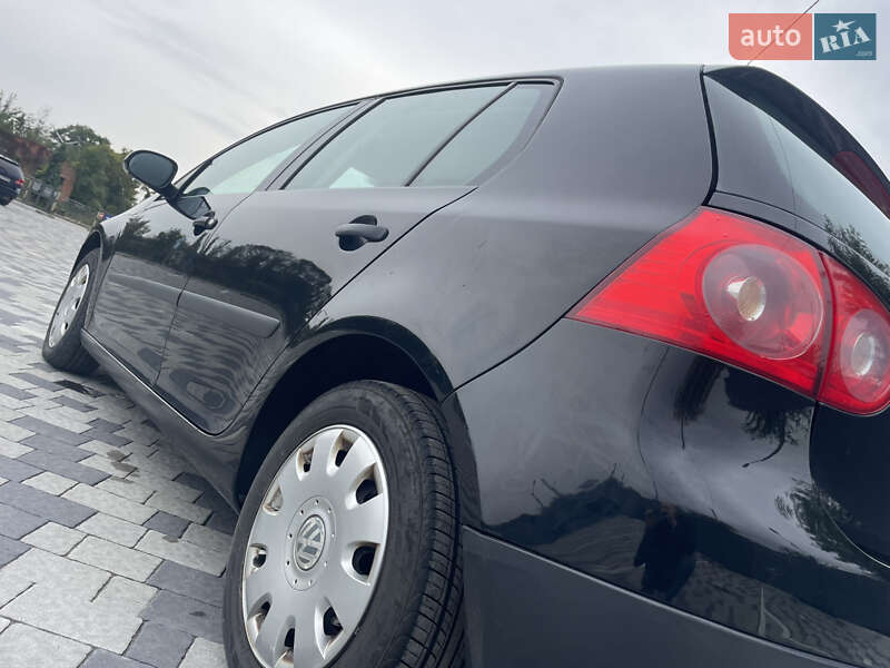 Хетчбек Volkswagen Golf 2004 в Великих Лучках