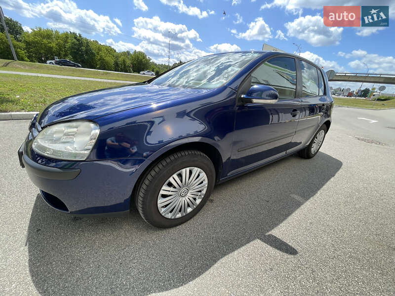 Хетчбек Volkswagen Golf 2005 в Києві