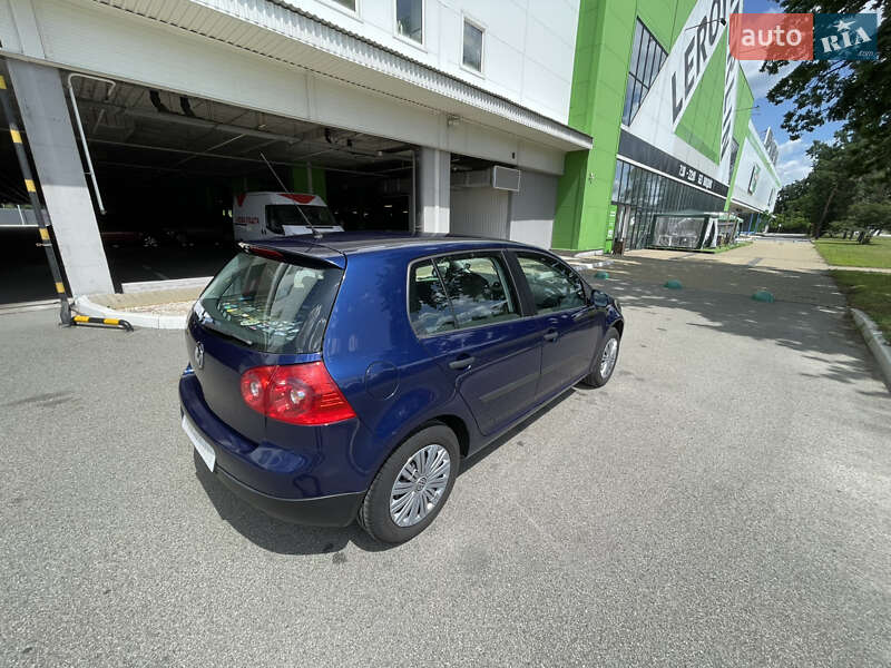 Хетчбек Volkswagen Golf 2005 в Києві