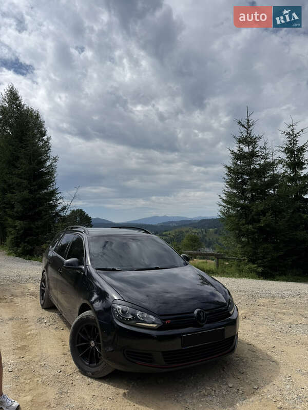 Універсал Volkswagen Golf 2013 в Чернівцях