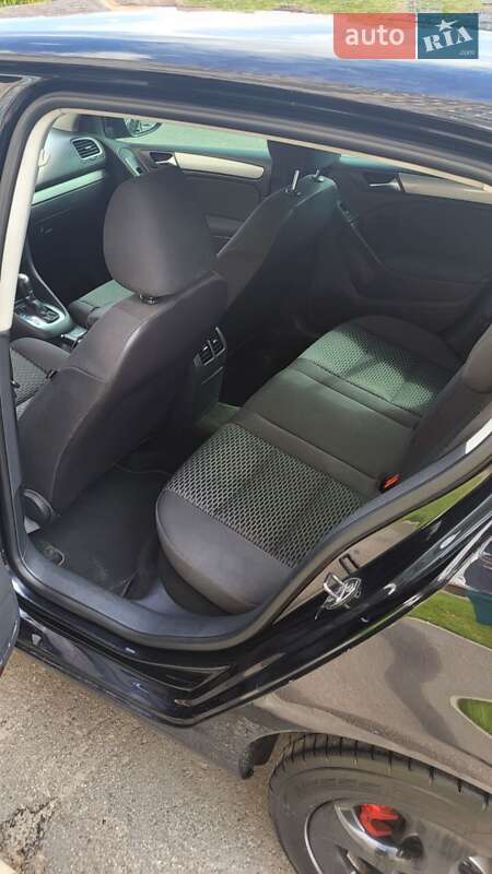 Хэтчбек Volkswagen Golf 2010 в Киеве