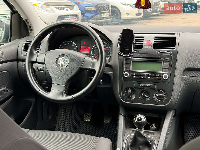 Хетчбек Volkswagen Golf 2005 в Вінниці