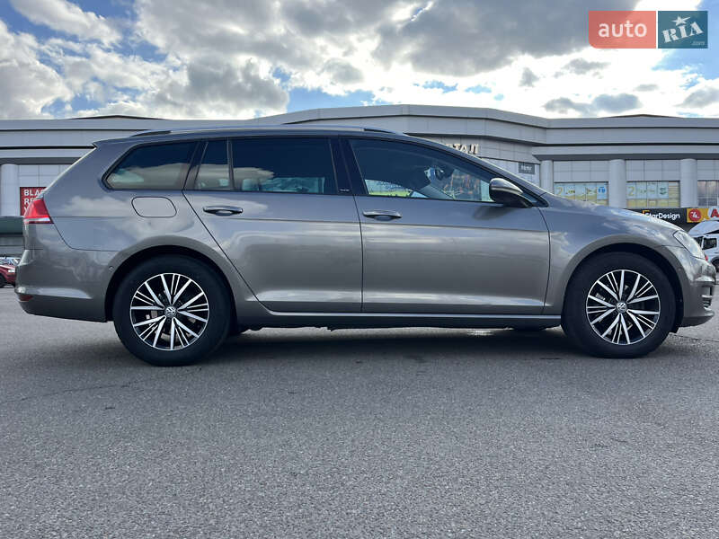 Універсал Volkswagen Golf 2016 в Полтаві