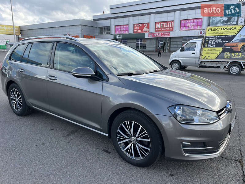 Універсал Volkswagen Golf 2016 в Полтаві