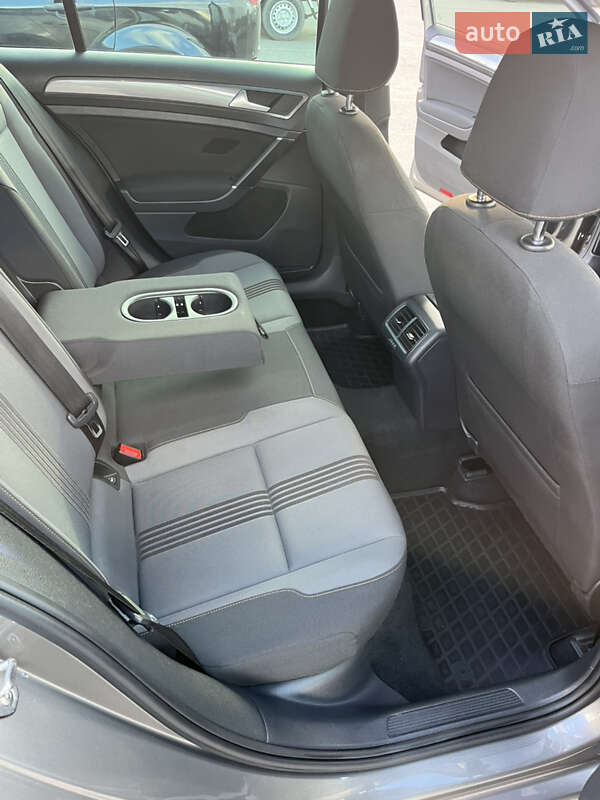 Універсал Volkswagen Golf 2016 в Полтаві