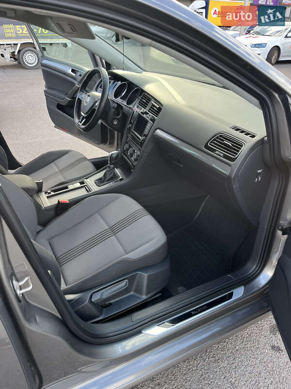 Універсал Volkswagen Golf 2016 в Полтаві