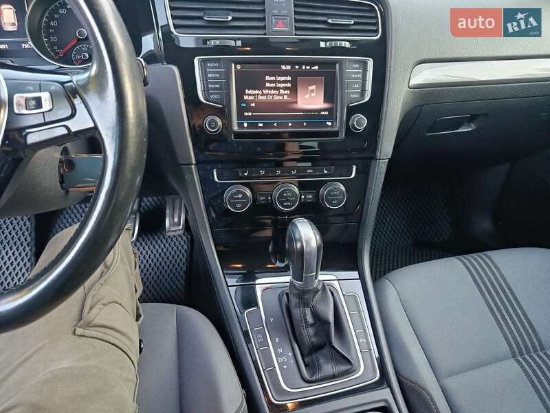 Універсал Volkswagen Golf 2016 в Києві