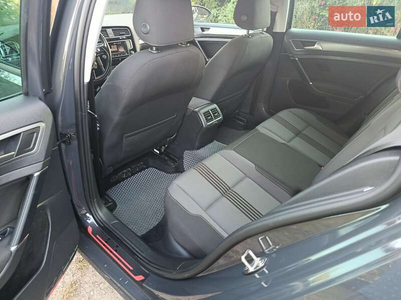 Універсал Volkswagen Golf 2016 в Києві