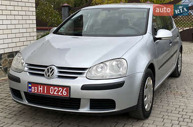 Хетчбек Volkswagen Golf 2004 в Луцьку