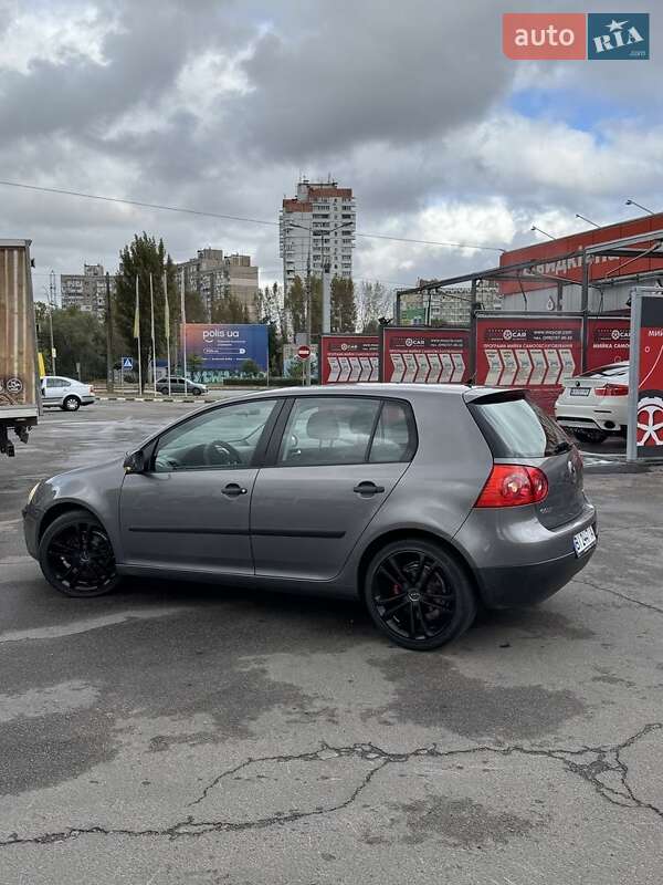 Хетчбек Volkswagen Golf 2006 в Києві