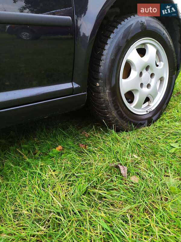 Хэтчбек Volkswagen Golf 2002 в Кременце