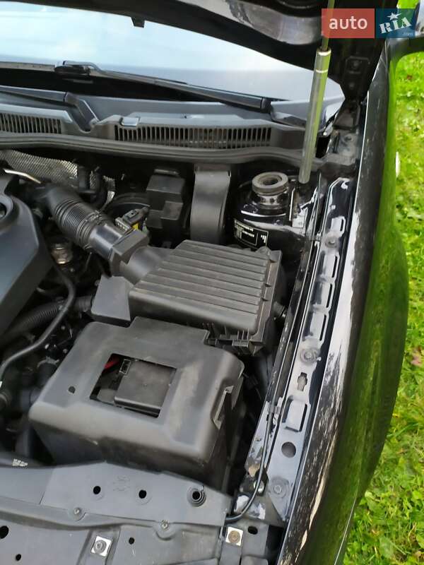 Хэтчбек Volkswagen Golf 2002 в Кременце