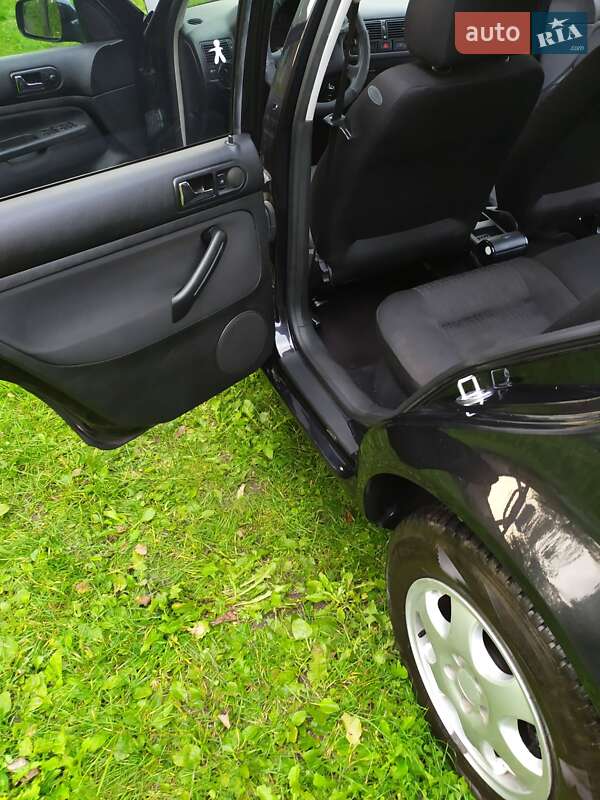 Хэтчбек Volkswagen Golf 2002 в Кременце