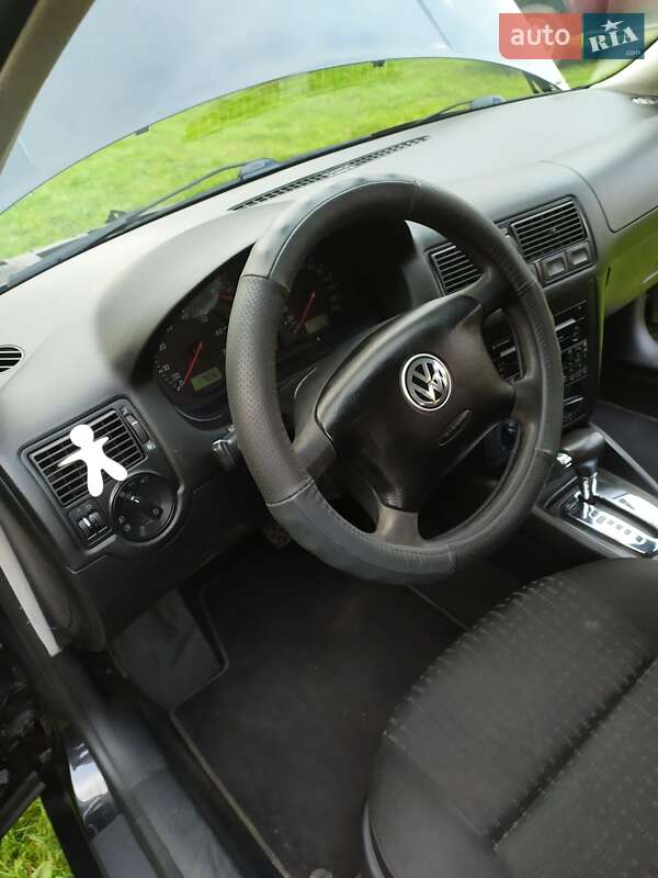 Хэтчбек Volkswagen Golf 2002 в Кременце