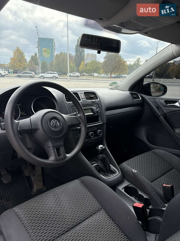 Хетчбек Volkswagen Golf 2010 в Харкові