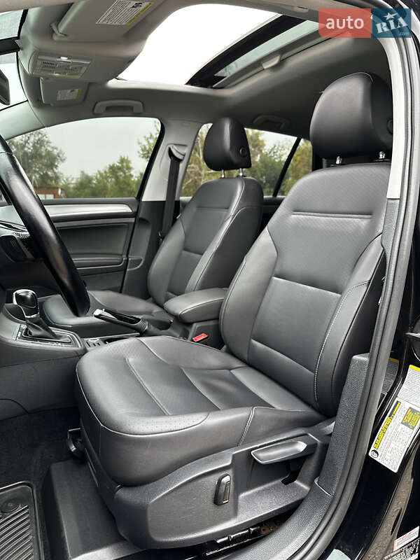 Хетчбек Volkswagen Golf 2014 в Черкасах