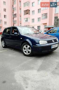 Хэтчбек Volkswagen Golf 2002 в Ровно