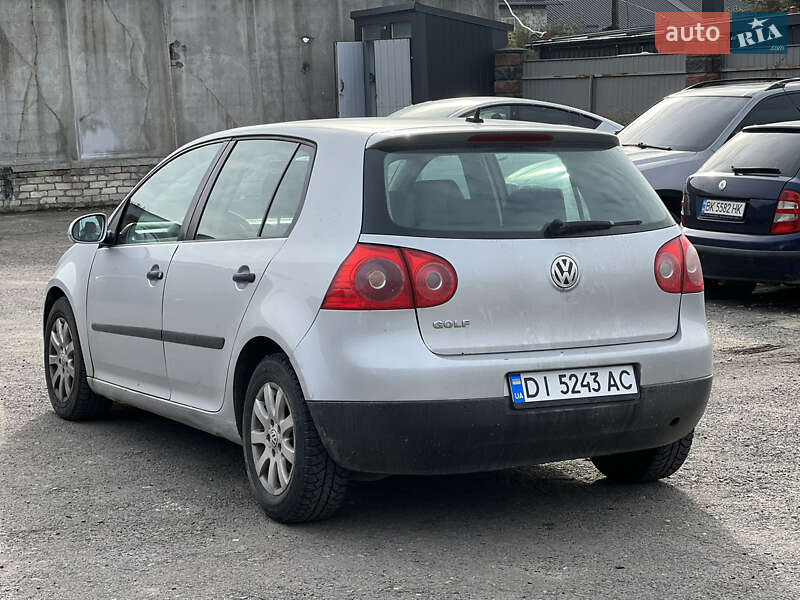 Хэтчбек Volkswagen Golf 2003 в Ровно