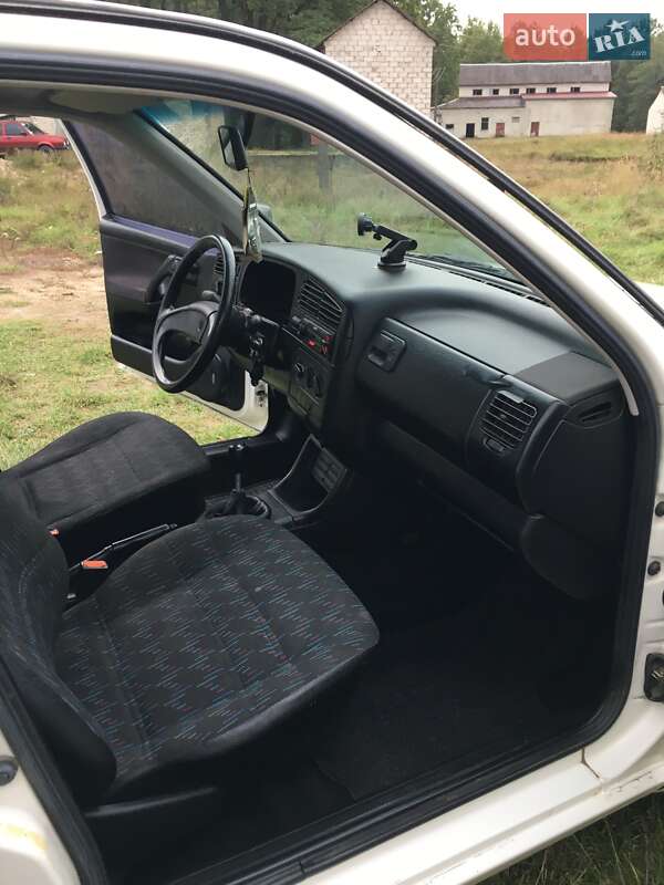 Хэтчбек Volkswagen Golf 1993 в Ковеле
