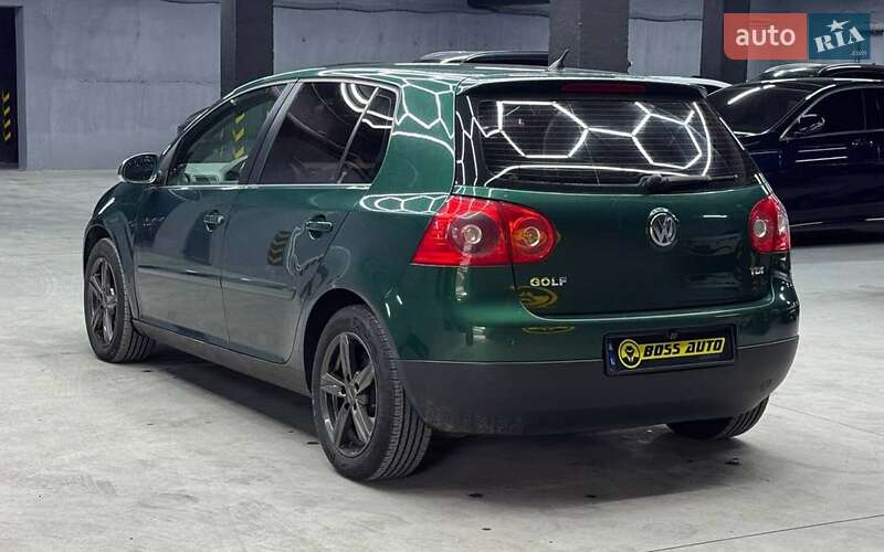 Хетчбек Volkswagen Golf 2006 в Чернівцях