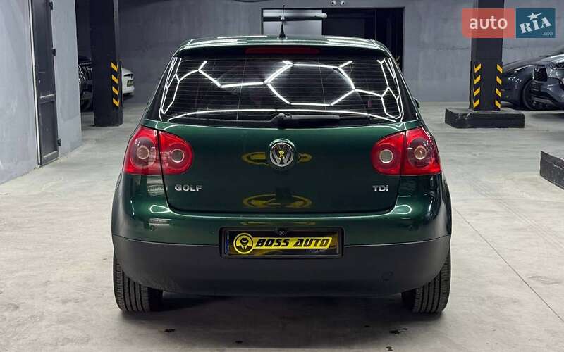 Хетчбек Volkswagen Golf 2006 в Чернівцях