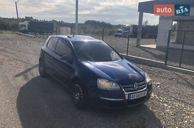 Хетчбек Volkswagen Golf 2004 в Хусті