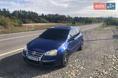 Хэтчбек Volkswagen Golf 2004 в Хусте