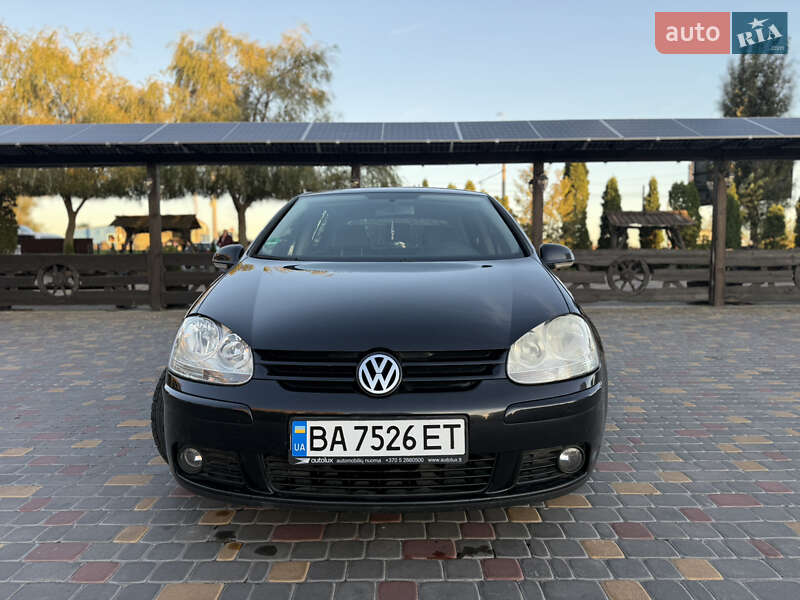 Хэтчбек Volkswagen Golf 2005 в Тернополе