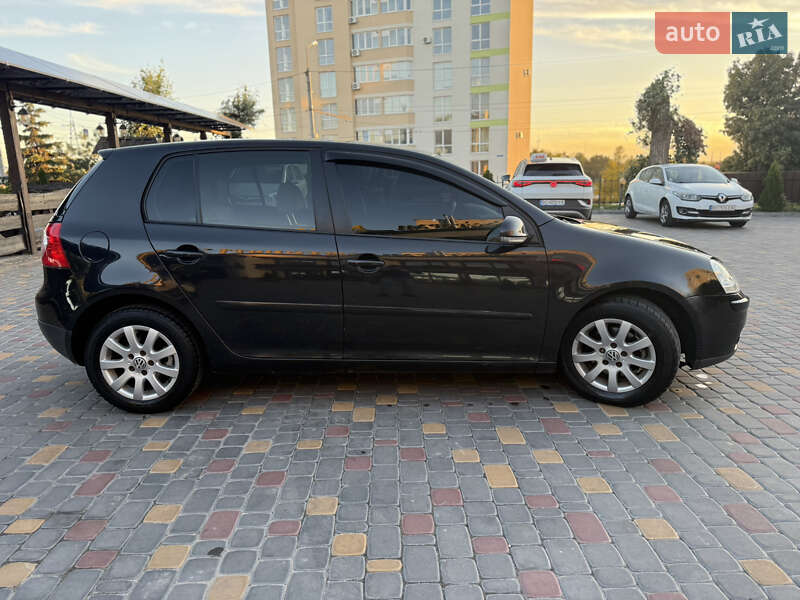 Хэтчбек Volkswagen Golf 2005 в Тернополе