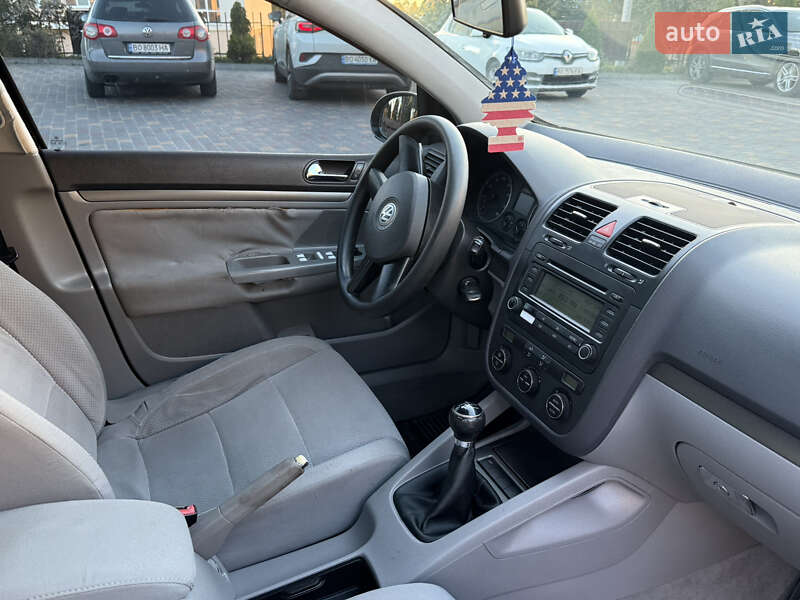 Хэтчбек Volkswagen Golf 2005 в Тернополе