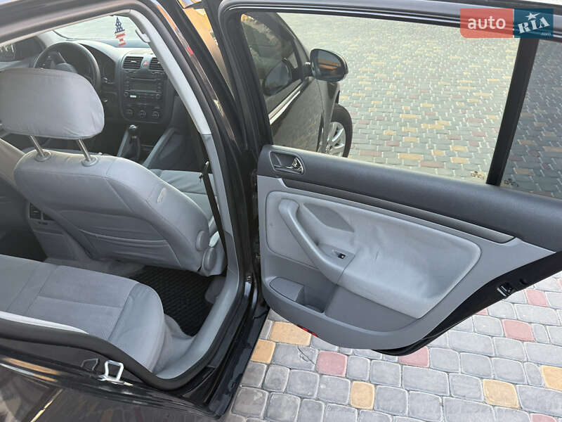 Хэтчбек Volkswagen Golf 2005 в Тернополе