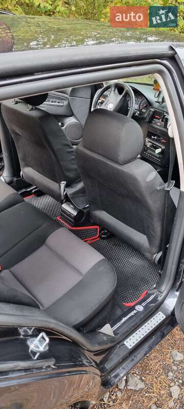 Хетчбек Volkswagen Golf 2002 в Шепетівці