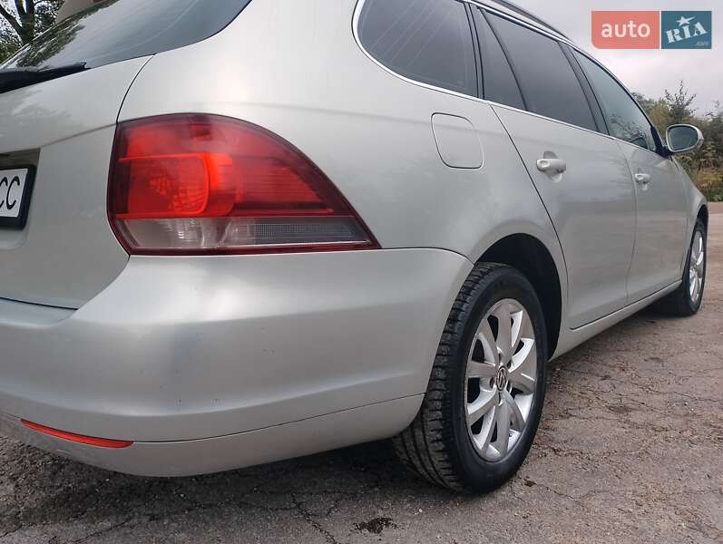 Універсал Volkswagen Golf 2009 в Тернополі