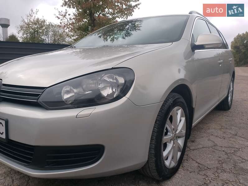 Універсал Volkswagen Golf 2009 в Тернополі