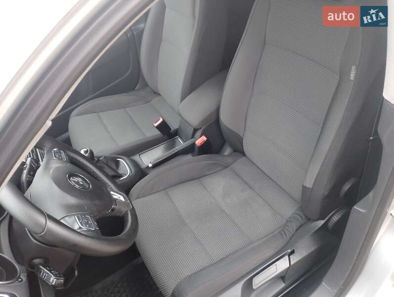 Універсал Volkswagen Golf 2009 в Тернополі