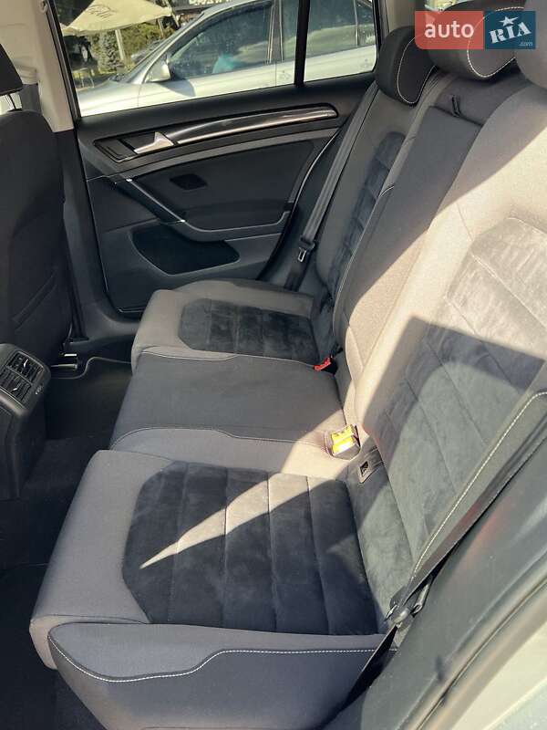 Универсал Volkswagen Golf 2013 в Киеве