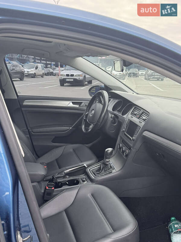 Хэтчбек Volkswagen Golf 2015 в Ивано-Франковске