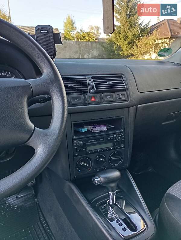 Хэтчбек Volkswagen Golf 2001 в Камне-Каширском