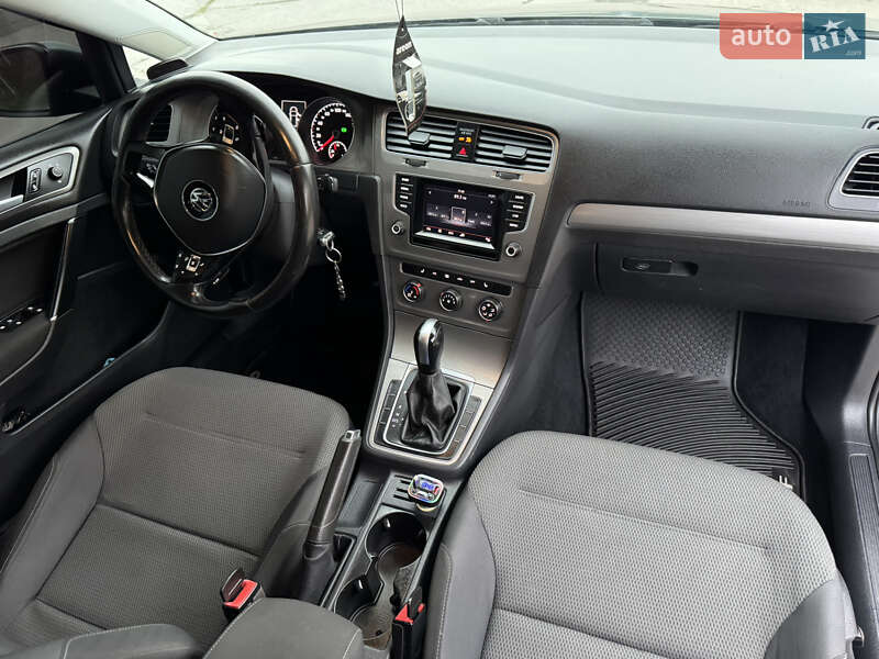 Хэтчбек Volkswagen Golf 2014 в Кролевце