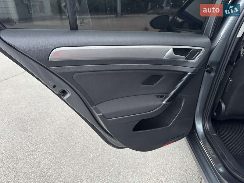 Хэтчбек Volkswagen Golf 2014 в Кролевце