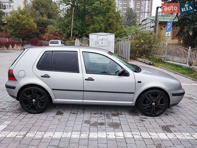 Хетчбек Volkswagen Golf 2002 в Тернополі